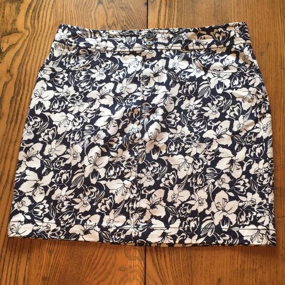 Chaps Dresses & Skirts - BNWOT chaps navy and white flower skirt